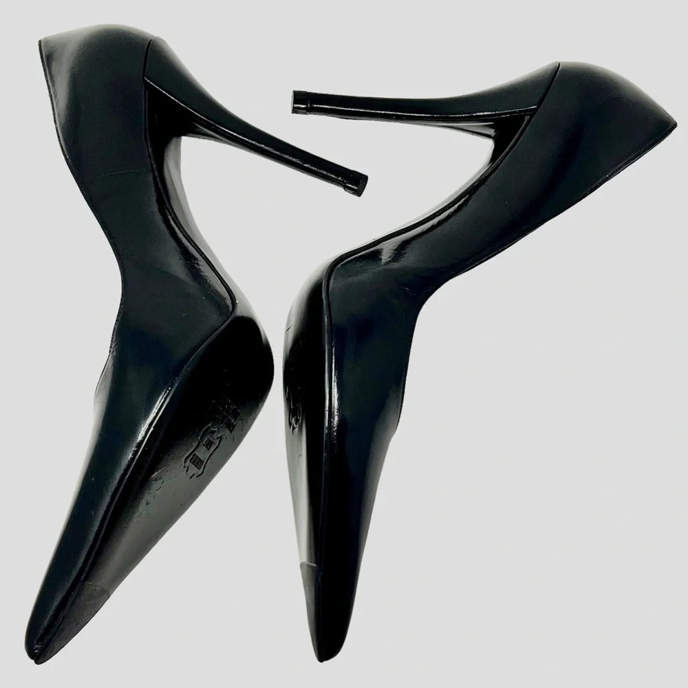 Stuart Weitzman women's black leather point toe pumps size 8 wide - Picture 6 of 16